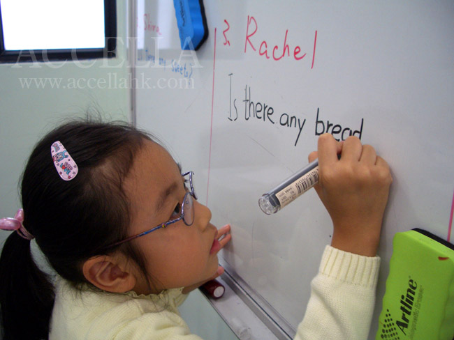 RachelL composing a question regarding bread, an uncountable noun.